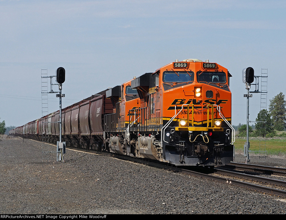 BNSF 5869